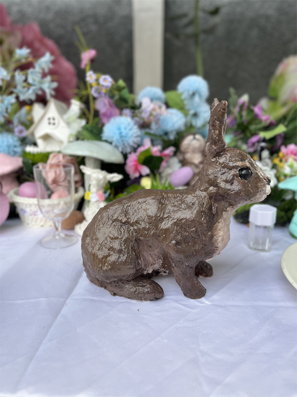 Bunny sculpture squatting - Image 3