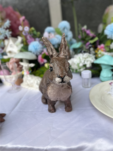 Bunny sculpture squatting - Image 5